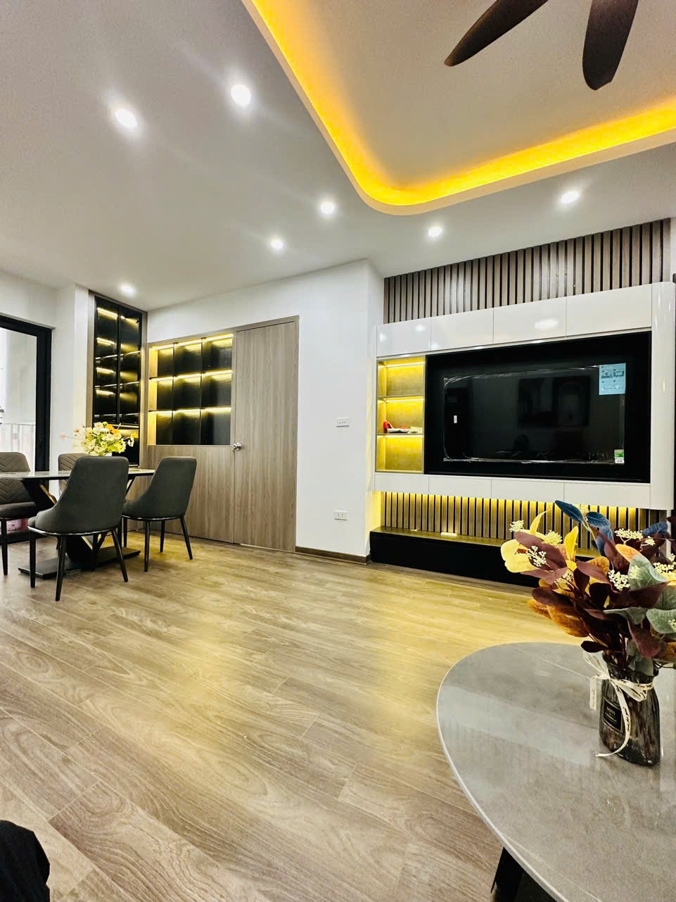 Căn hộ 3PN Đẹp Như Resort - View Hồ Định Công - Giá 4.88 Tỷ