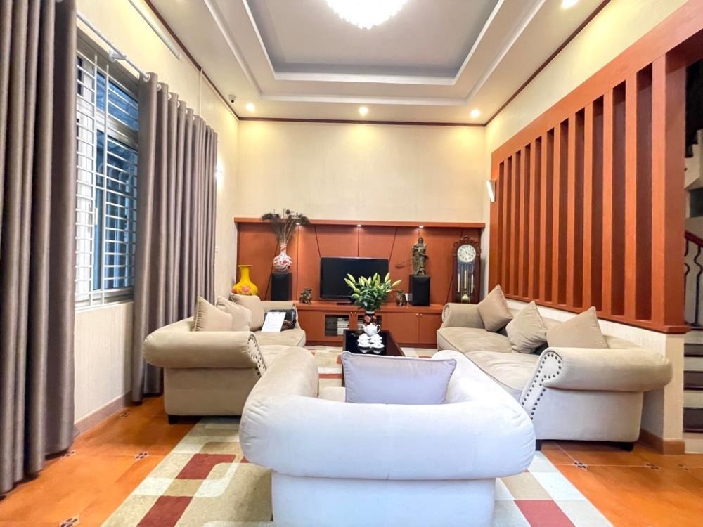 Bán nhà phố Lê Thái Tổ, Hoàn Kiếm - 16 tỷ - Vị trí đẹp, 3 tầng, full nội thất