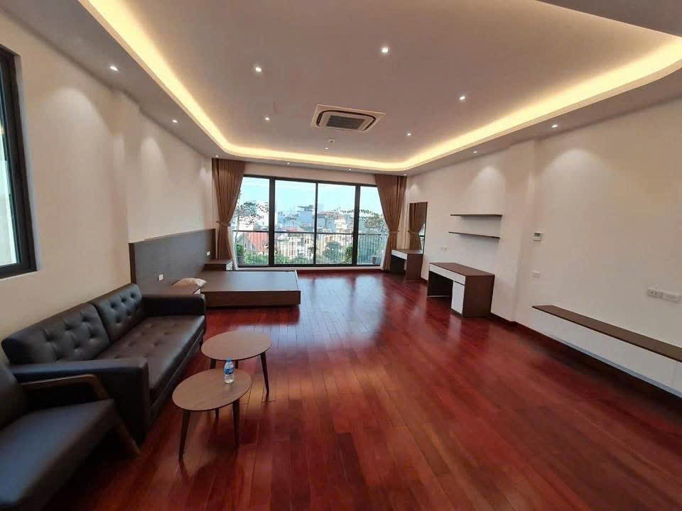 Bán Nhà Mặt Phố Hoàng Cầu - 216m2, 9 Tầng, Kinh Doanh Đỉnh Cao