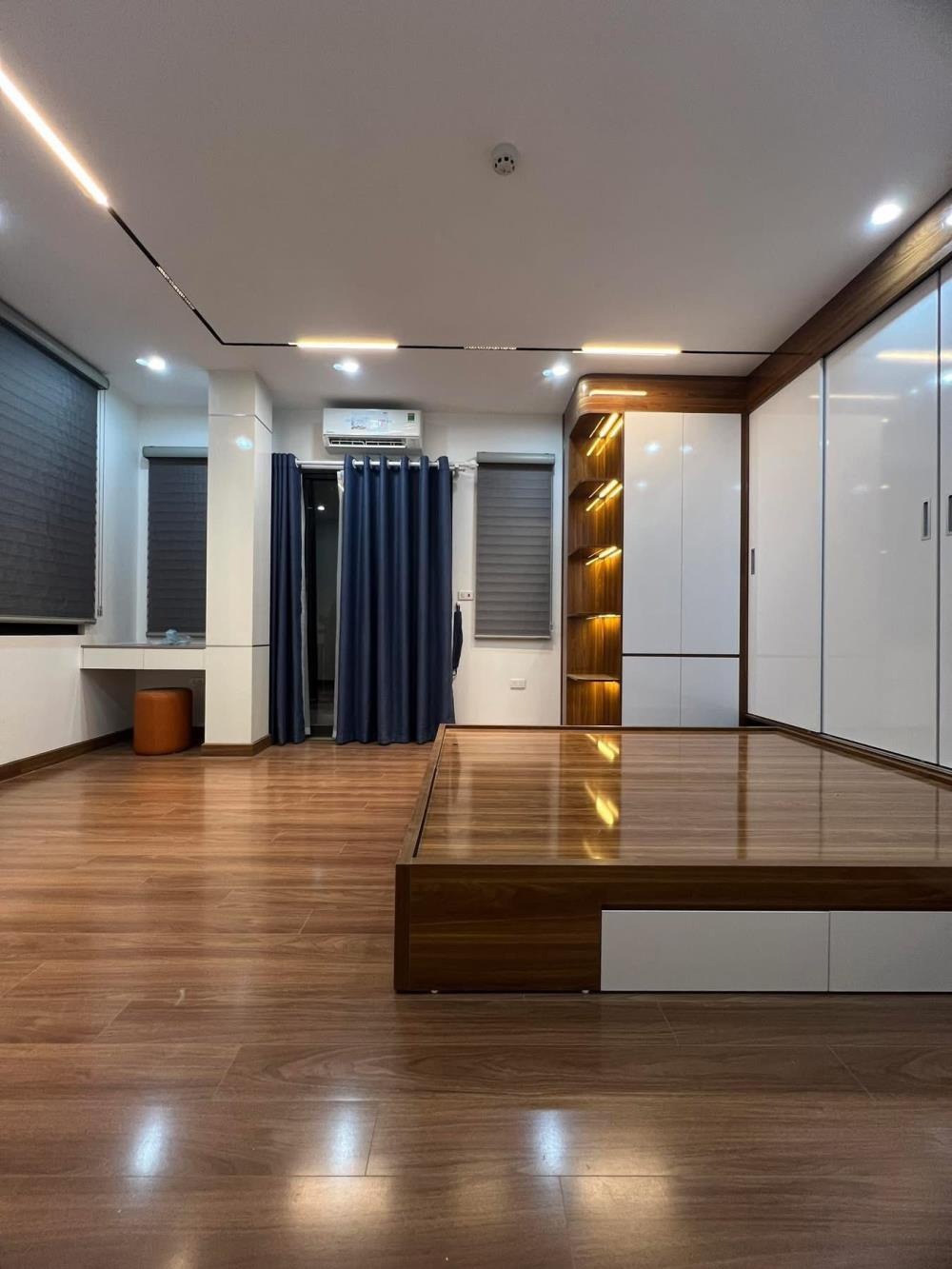 Căn hộ 6 tầng, thang máy, mặt tiền 5.3m, Trung Kính - Giá 11.25 tỷ