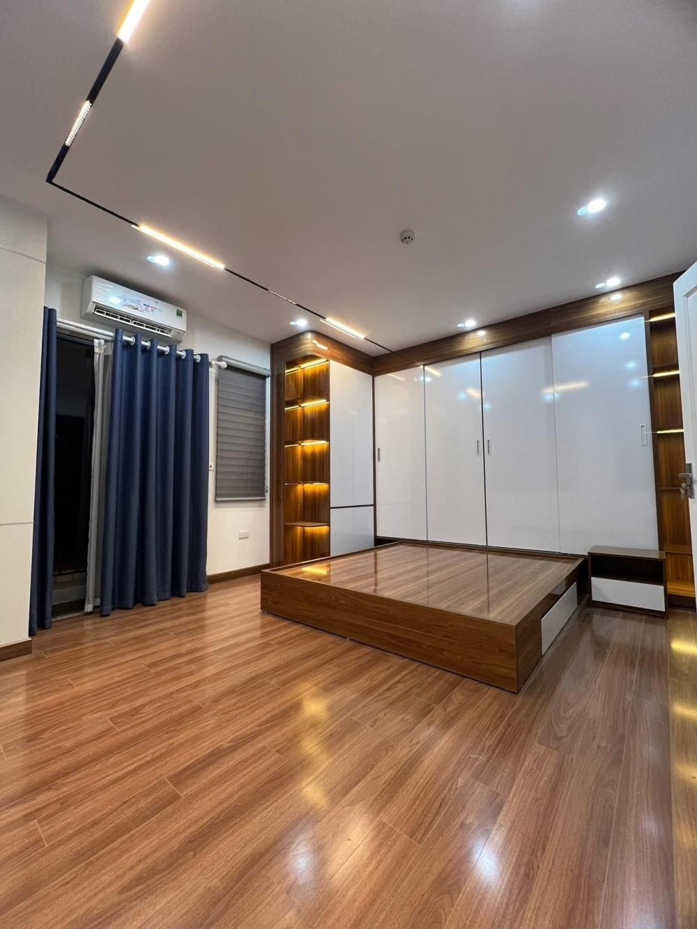 Căn hộ 6 tầng, thang máy, mặt tiền 5.3m, Trung Kính - Giá 11.25 tỷ