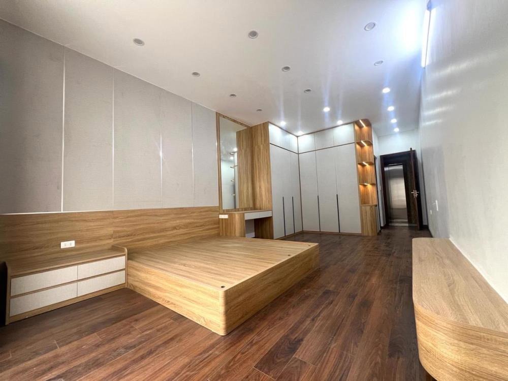 Bán nhà Phùng Chí Kiên 44m2, 6 Tầng, Ô Tô Vào Nhà, Giá 16.5 Tỷ