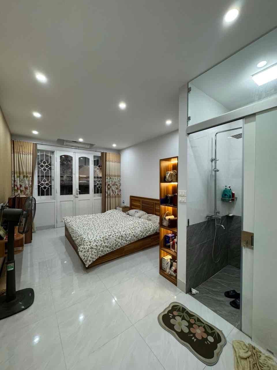 Bán nhà trung tâm Đống Đa - 39.8m² - 5 tầng - Ô tô đỗ cửa - Giá 15 tỷ