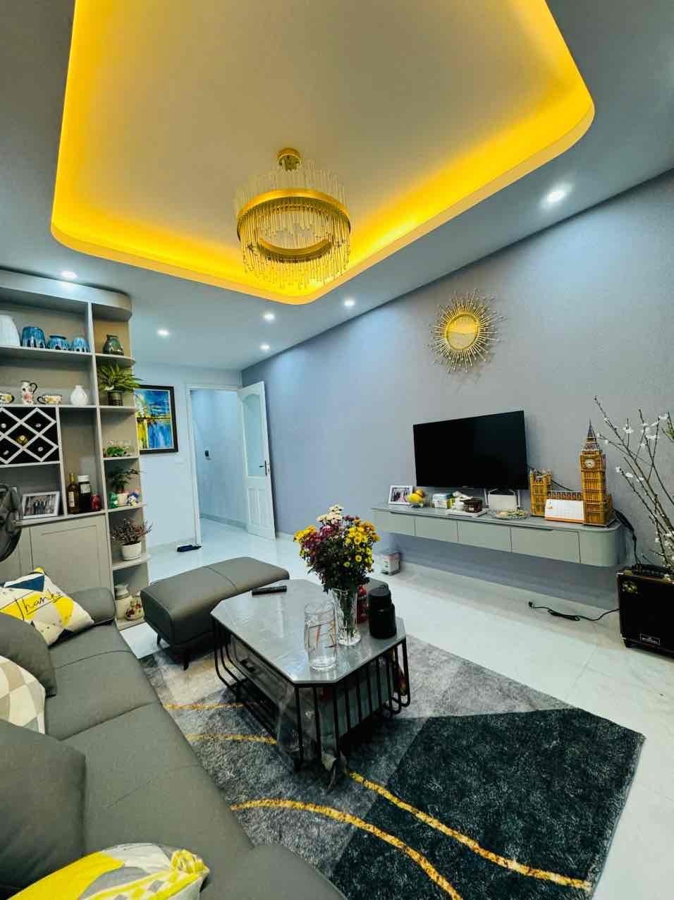 Bán nhà trung tâm Đống Đa - 39.8m² - 5 tầng - Ô tô đỗ cửa - Giá 15 tỷ