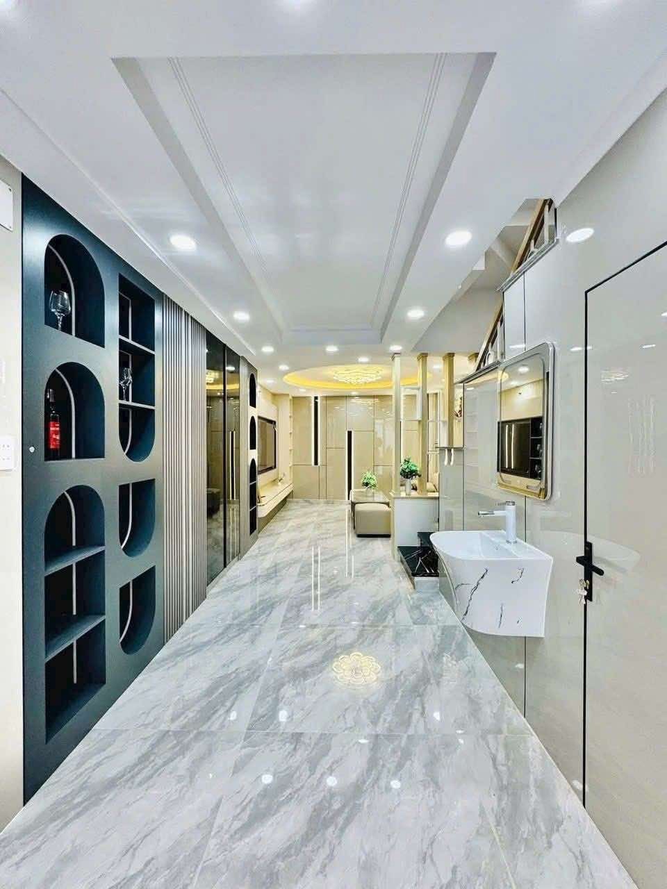 Nhà đẹp 5 tầng, ngay EMart Gò Vấp - 45m2, 6.9 tỷ