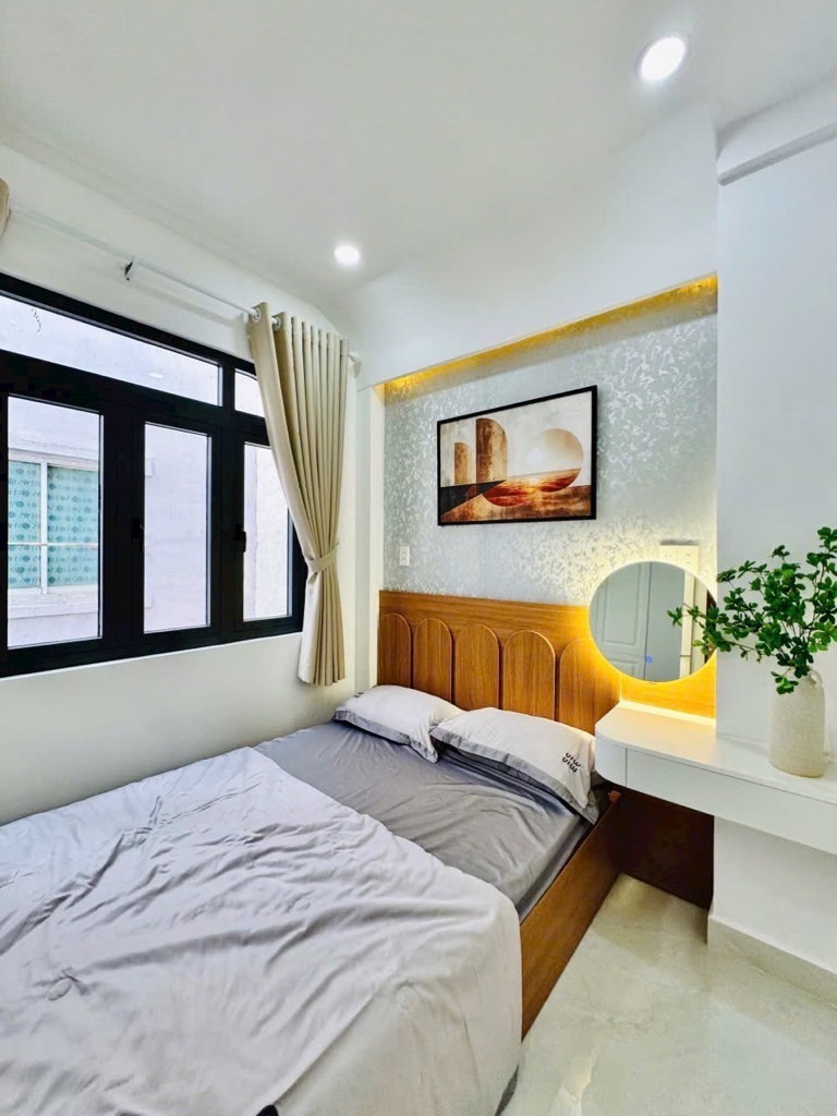 Nhà 3 Tầng Hoàng Văn Thụ: 15m Ra Mặt Phố, Full Nội Thất - Giá 6.45 Tỷ