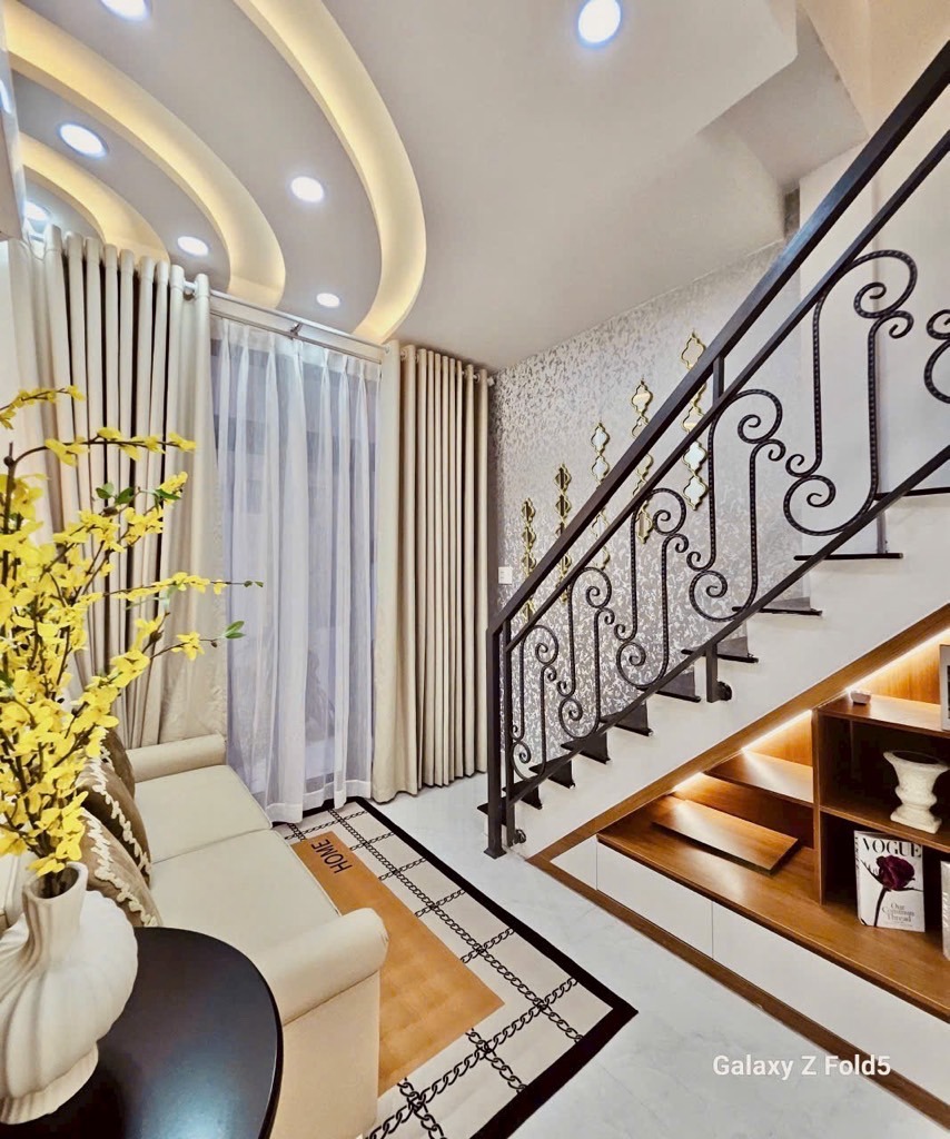 Nhà 3 Tầng Hoàng Văn Thụ: 15m Ra Mặt Phố, Full Nội Thất - Giá 6.45 Tỷ