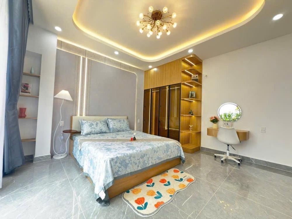 Bán Nhà 4 Tầng, BTCT, 66m2, Hẻm Xe Hơi, Gần ĐH Công Nghiệp Gò Vấp