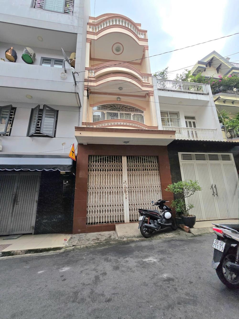 Cho Thuê Nhà Nguyên Căn 5PN, Hẻm Xe Hơi 8m Lê Văn Huân, Tân Bình