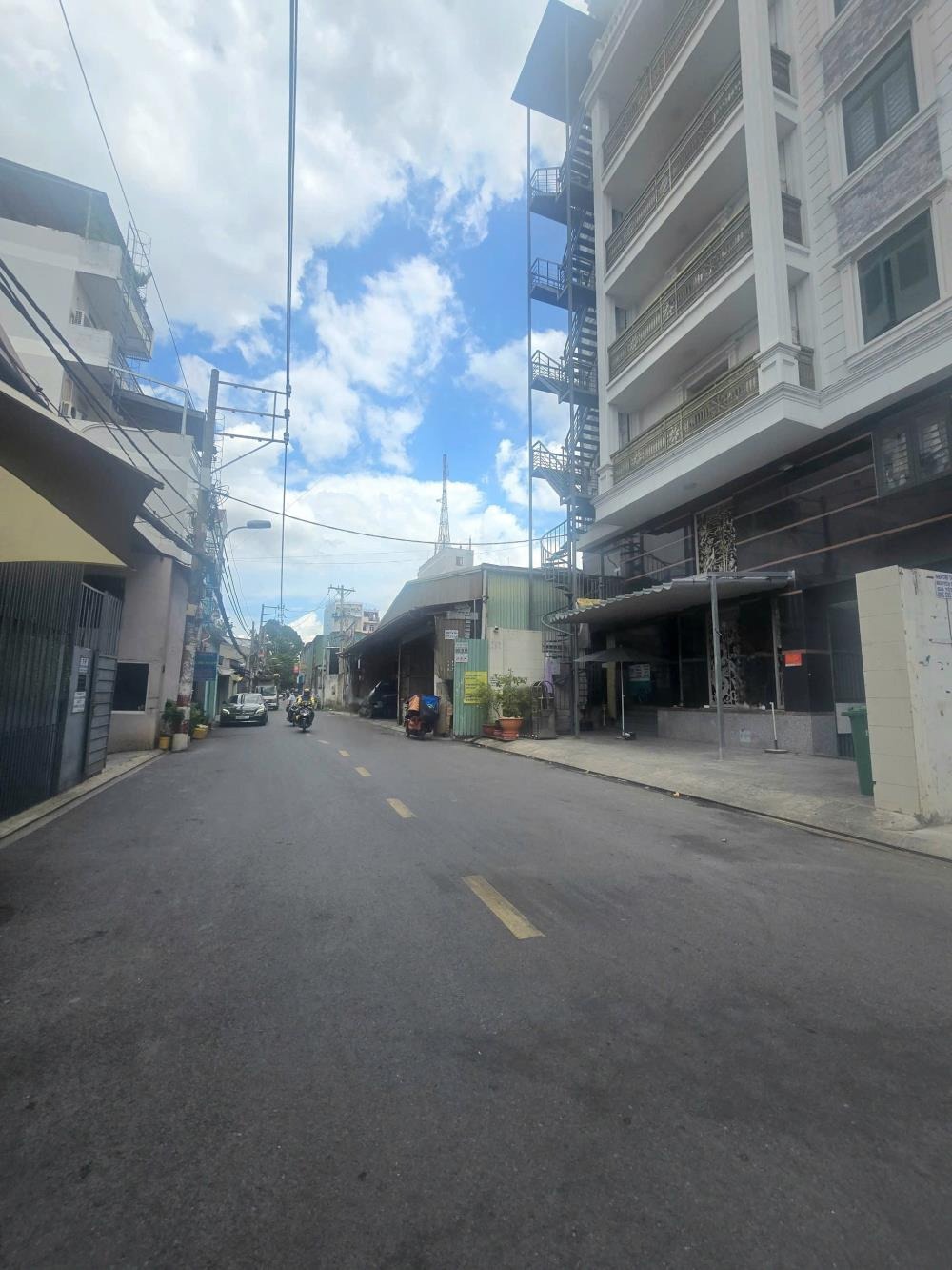 Cho thuê tòa nhà mặt tiền Dương Văn Dương, Tân Phú - 480m2, Đúc 1 Hầm, 5 Tầng