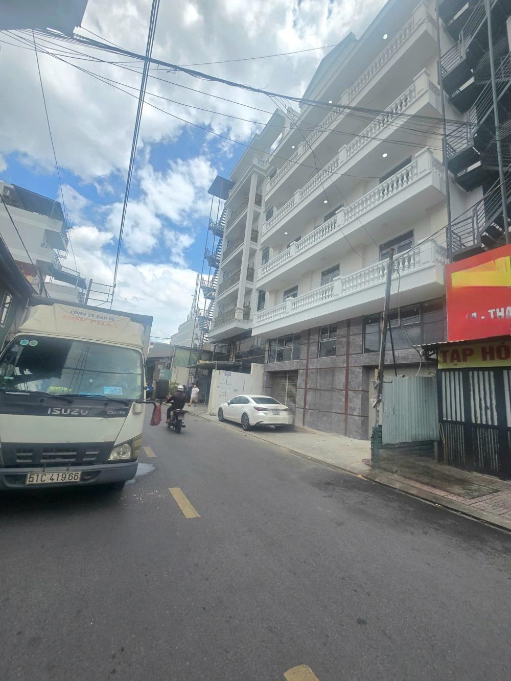 Cho thuê tòa nhà mặt tiền Dương Văn Dương, Tân Phú - 480m2, Đúc 1 Hầm, 5 Tầng
