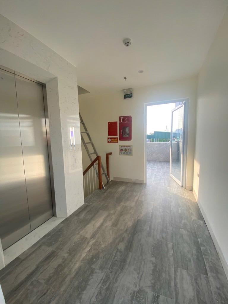 Bán Gấp Nhà Cổ Nhuế 48m² × 6 Tầng, Thang Máy, Giá 1x Tỷ - Vị Trí Đẹp