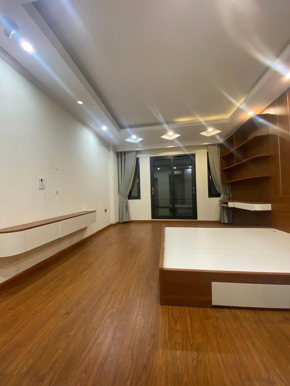 Bán nhà Võ Chí Công, Cầu Giấy: 7 tầng, mặt tiền 4.3m, 35m2 - Giá 10 tỷ