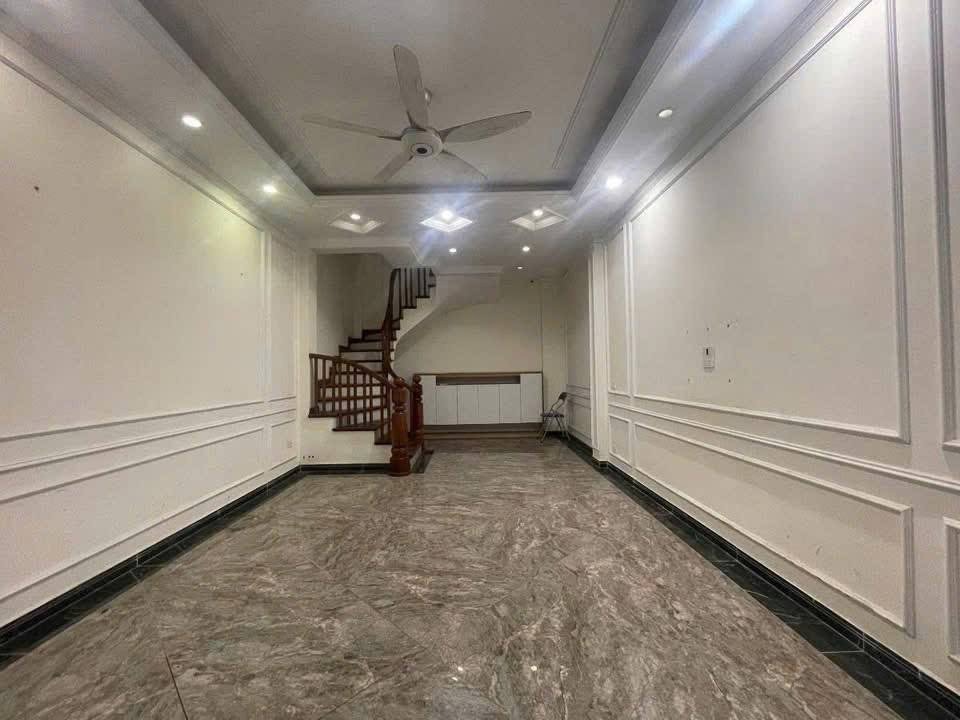 Bán nhà Võ Chí Công, Cầu Giấy: 7 tầng, mặt tiền 4.3m, 35m2 - Giá 10 tỷ