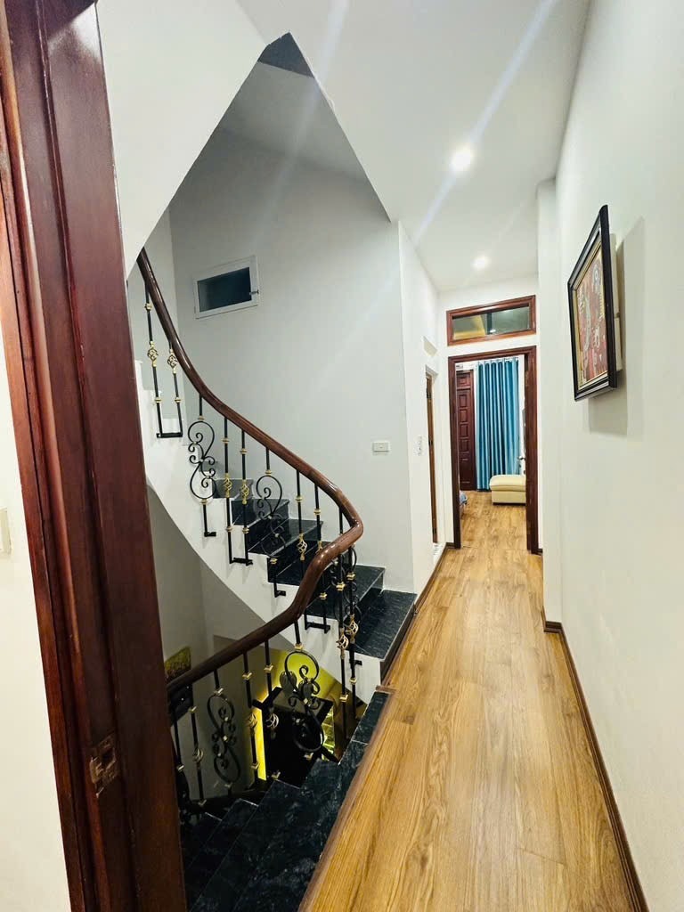 Nhà đẹp 5 tầng An Dương - Ô tô vào nhà, Giá Tốt - Chính Chủ