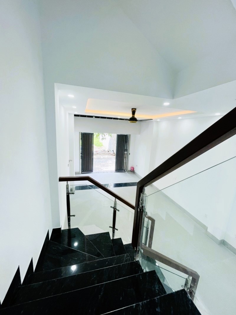Nhà Mới 3 Tầng, 4PN, Đường 8m - Khu Dân Cư Nam Khang, Quận 9 - Giá 6.15 Tỷ