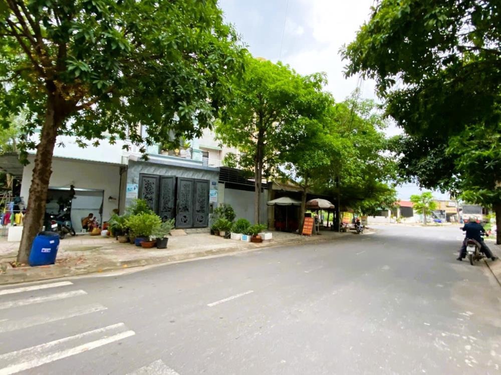 Nhà Mới 3 Tầng, 4PN, Đường 8m - Khu Dân Cư Nam Khang, Quận 9 - Giá 6.15 Tỷ