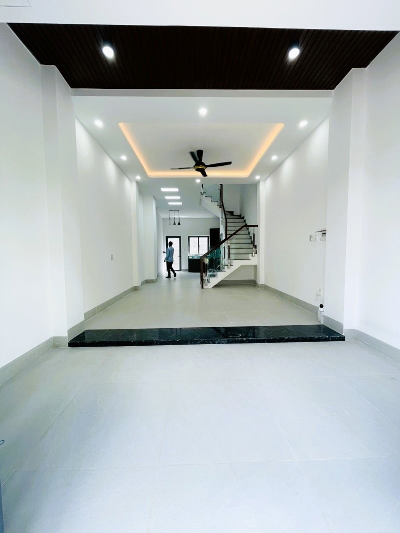 Nhà Mới 3 Tầng, 4PN, Đường 8m - Khu Dân Cư Nam Khang, Quận 9 - Giá 6.15 Tỷ
