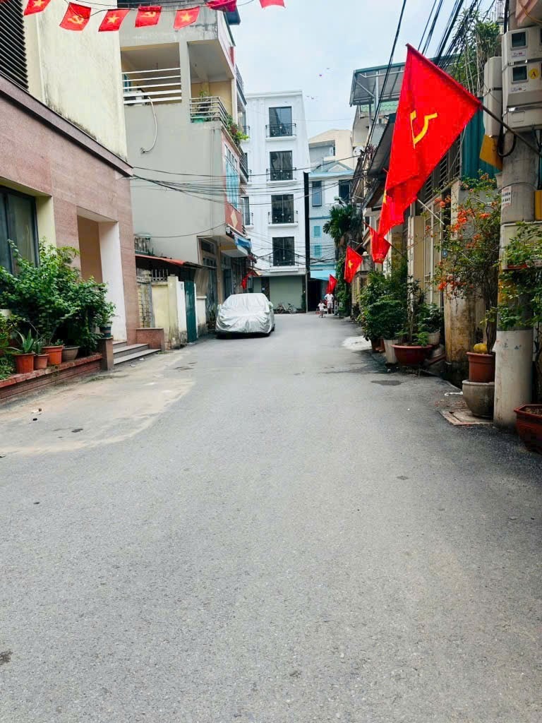 Bán nhà Lai Xá, Hoài Đức - 82m2, 3PN, Gara 7 Chỗ, View Hồ - Giá 9.8 Tỷ