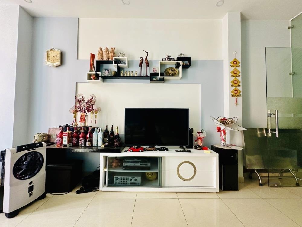 Nhà Mặt Tiền Nguyễn Hiền, Quận 3 - 5 Tỷ050 - Full Nội Thất - Cho Thuê Cao