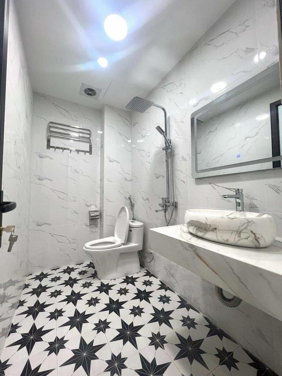 Bán Gấp Nhà Mặt Phố Mỹ Đình - 52m2, 6 Tầng, Lô Góc, Ô Tô Đỗ Cửa - Giá 9 Tỷ