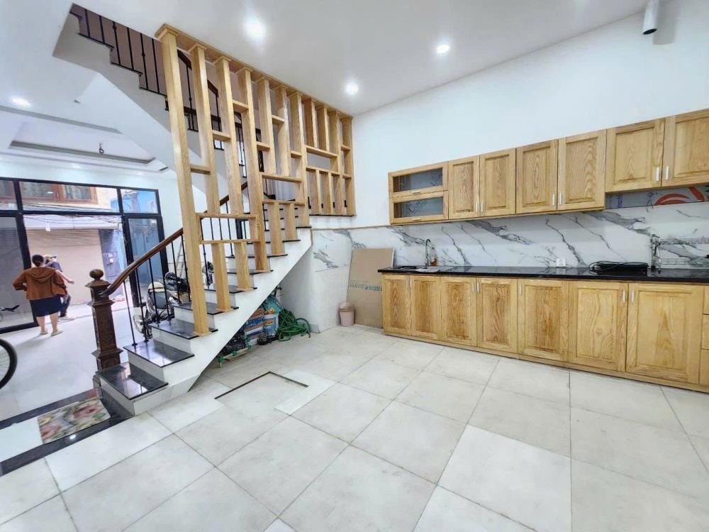Bán nhà Lĩnh Nam 4 tầng, 51m2, 6 tỷ, Ô tô đỗ cửa