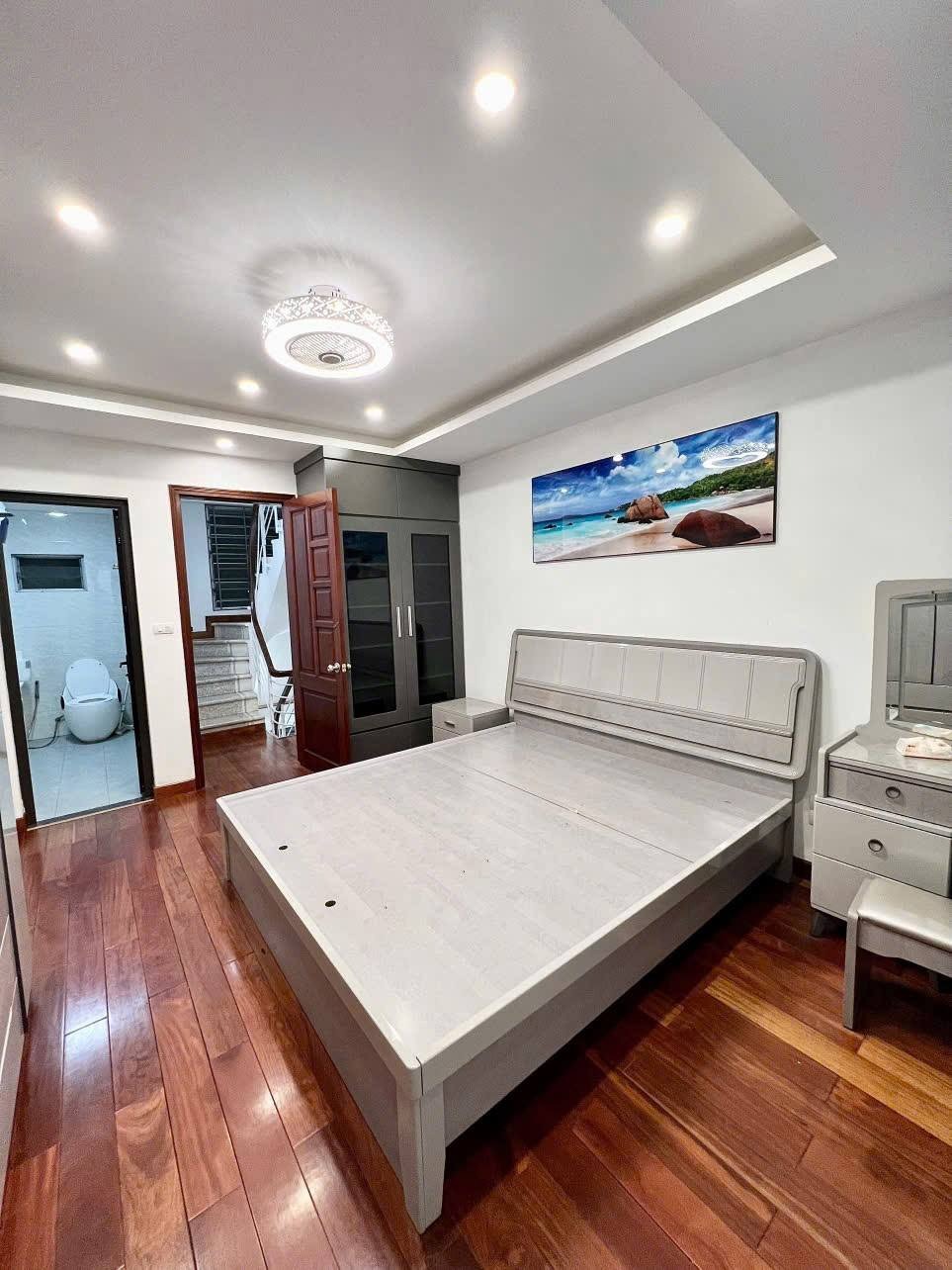 Bán nhà mới full nội thất, 7 tầng, mặt tiền 4.5m, Phố Hoàng Ngân