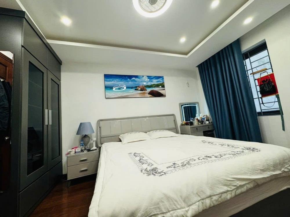 Bán nhà mới full nội thất, 7 tầng, mặt tiền 4.5m, Phố Hoàng Ngân