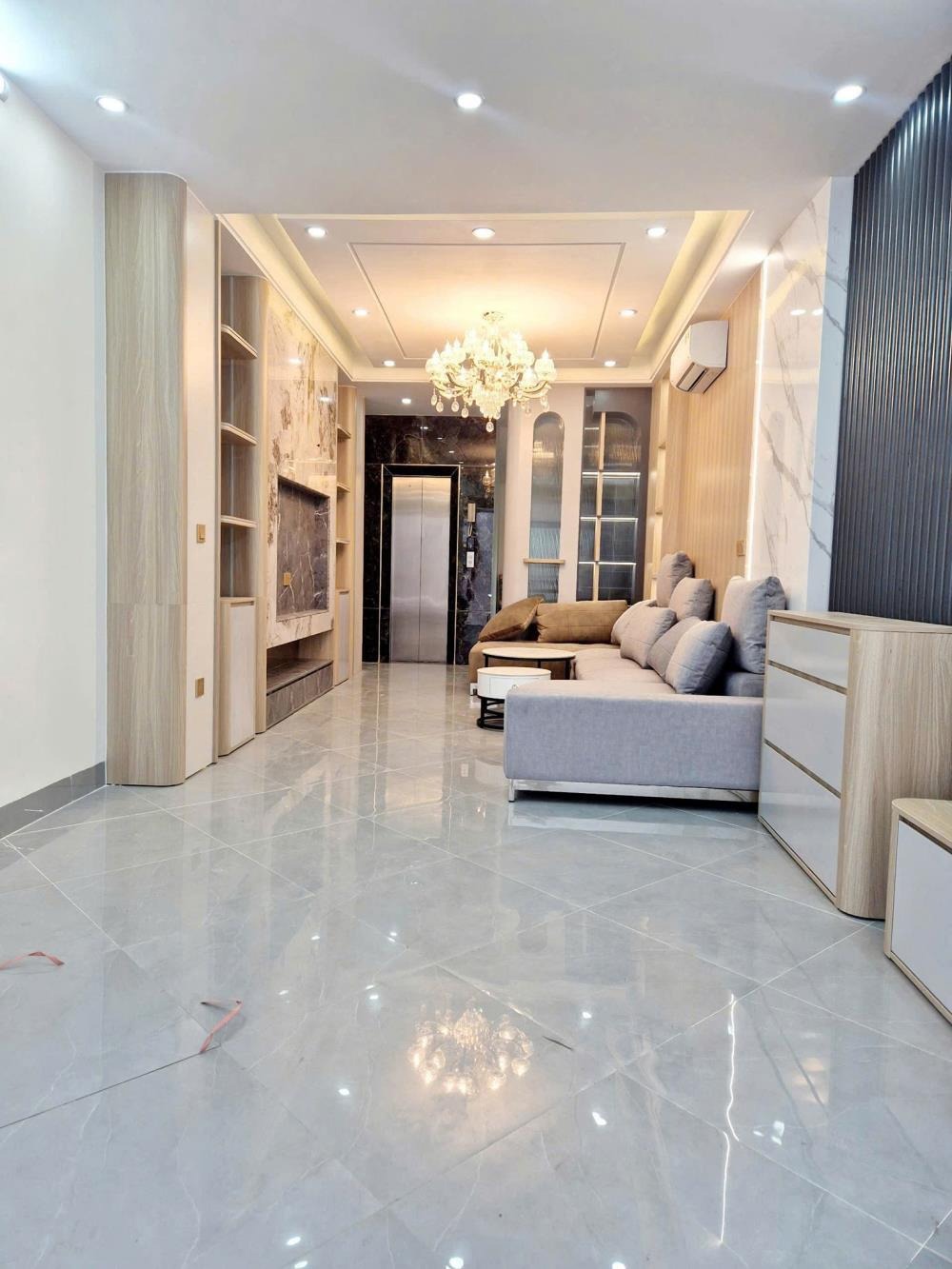 Bán nhà Đội Cấn 6 Tầng, Thang Máy, 5 Căn Hộ - Vị Trí Vàng, Sinh Lời Cao
