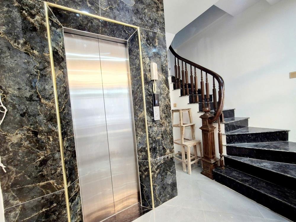 Bán nhà Đội Cấn 6 Tầng, Thang Máy, 5 Căn Hộ - Vị Trí Vàng, Sinh Lời Cao