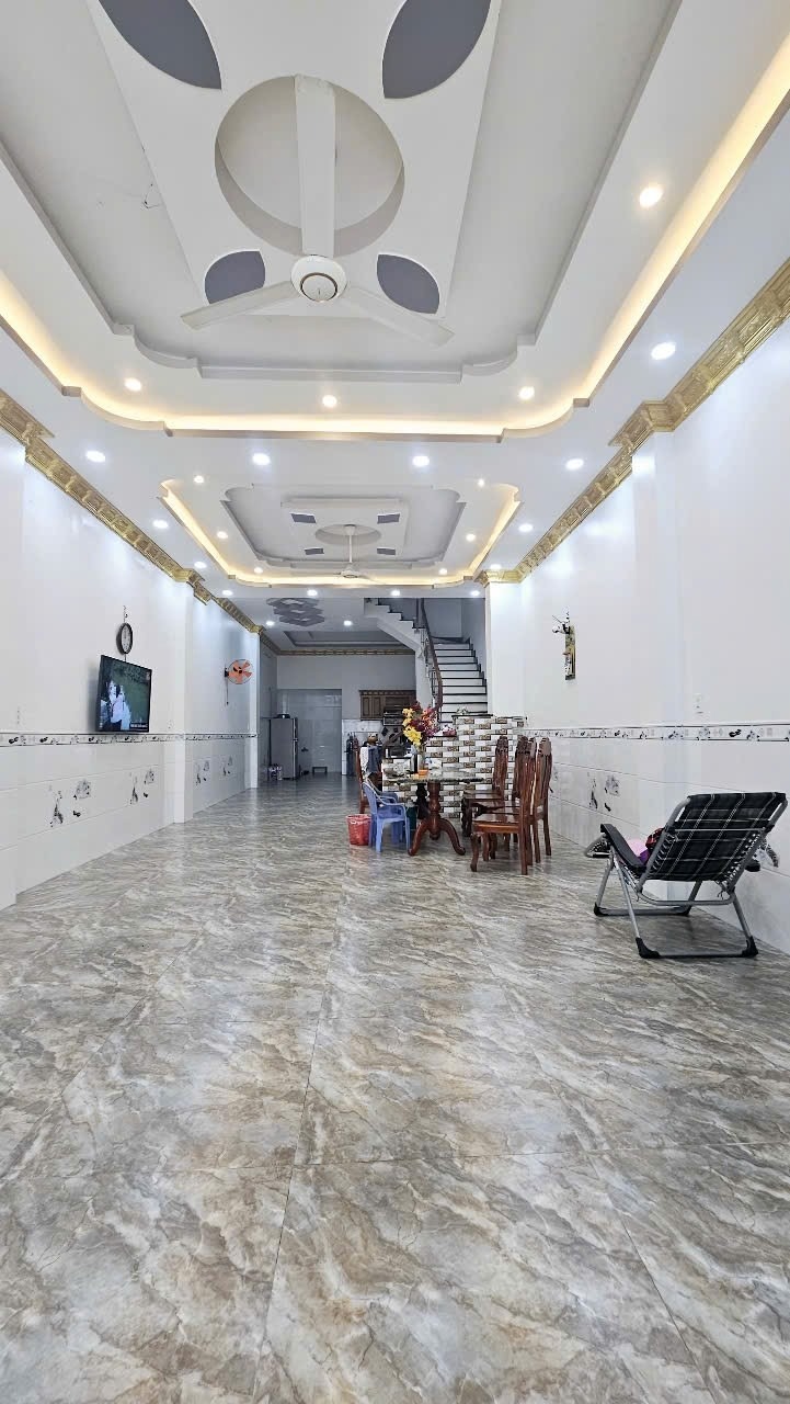 Bán nhà mặt tiền 114m2, 3 Tầng, 4PN tại KDC Nam Khang, Quận 9 - Giá 9.7 tỷ