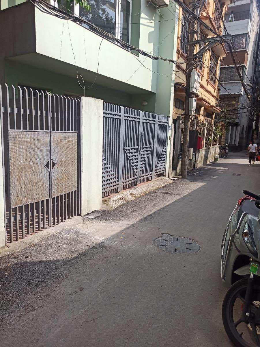 Bán Gấp Nhà Mặt Ngõ Lạc Long Quân, Tây Hồ - 14 Tỷ, Ô Tô Đỗ Cửa