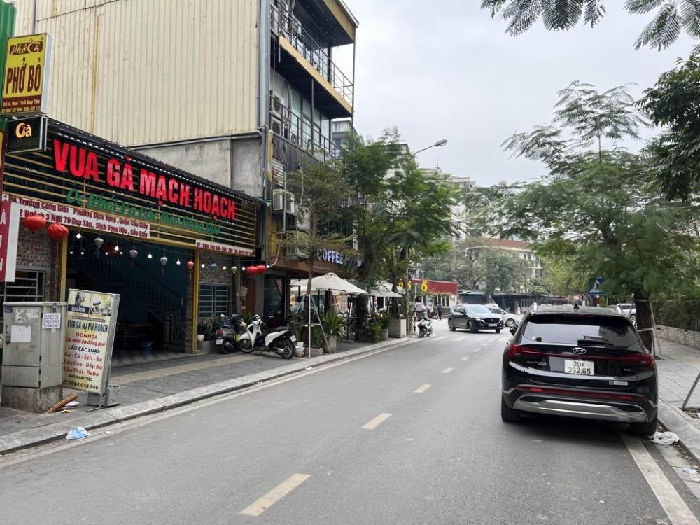 Bán nhà phố Duy Tân 100m2, 4 Tầng, 40.8 Tỷ - Vị Trí Đắc Địa