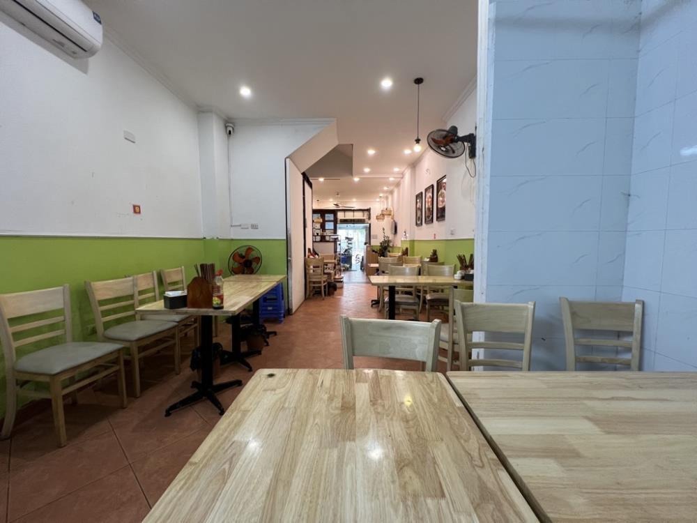 Bán nhà phố Duy Tân 100m2, 4 Tầng, 40.8 Tỷ - Vị Trí Đắc Địa