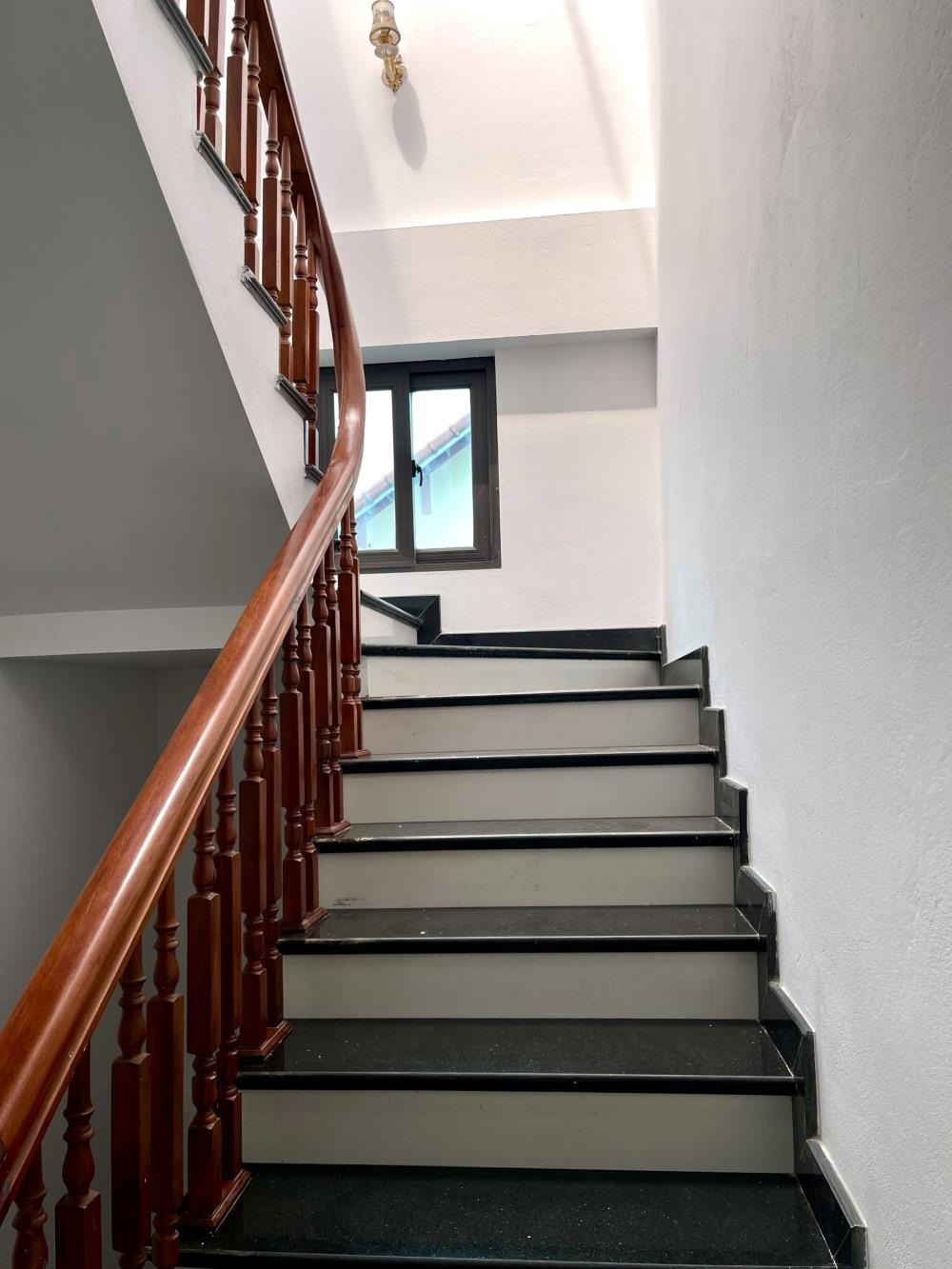 Bán nhà 72.2m2, 4 tầng, 4PN, sau Học viện Chính sách, Giá 7.6 tỷ