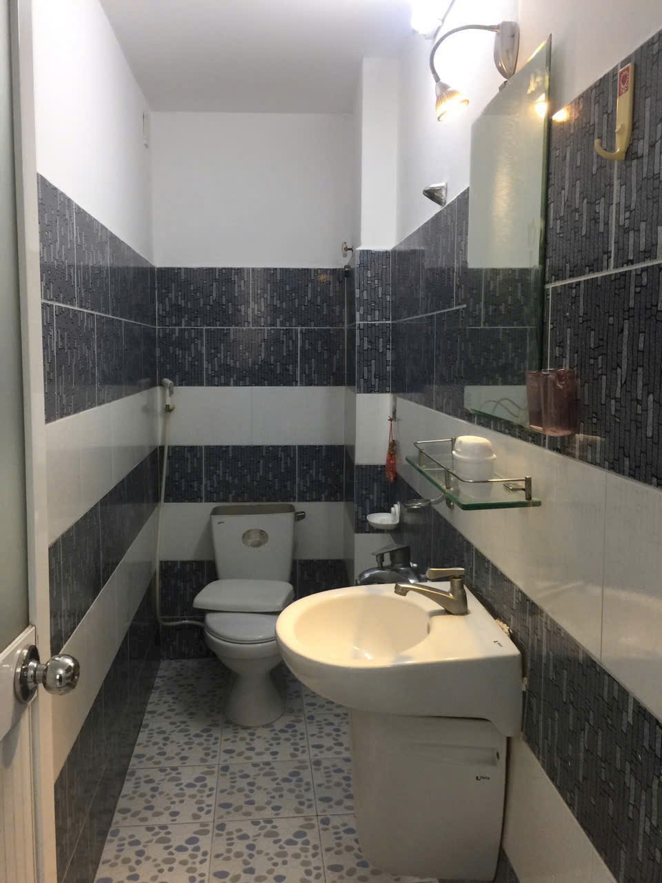 Bán nhà mới 4 tầng Phú Nhuận, xe hơi dừng trước cửa, 7.1 tỷ TL