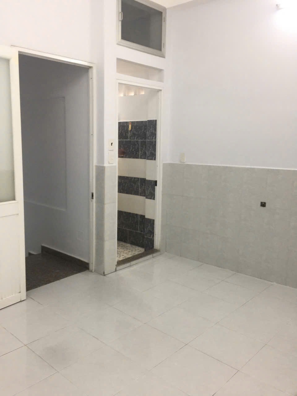 Bán nhà mới 4 tầng Phú Nhuận, xe hơi dừng trước cửa, 7.1 tỷ TL