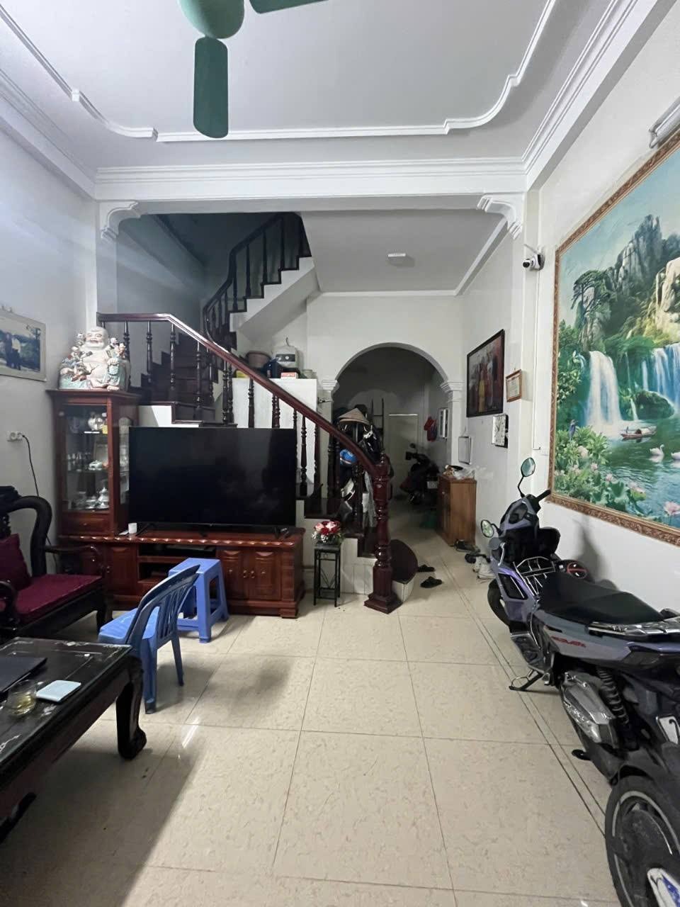 Bán nhà mặt phố Văn Quán, Hà Đông: 45m2, Ô Tô Tránh, Giá 13.7 tỷ