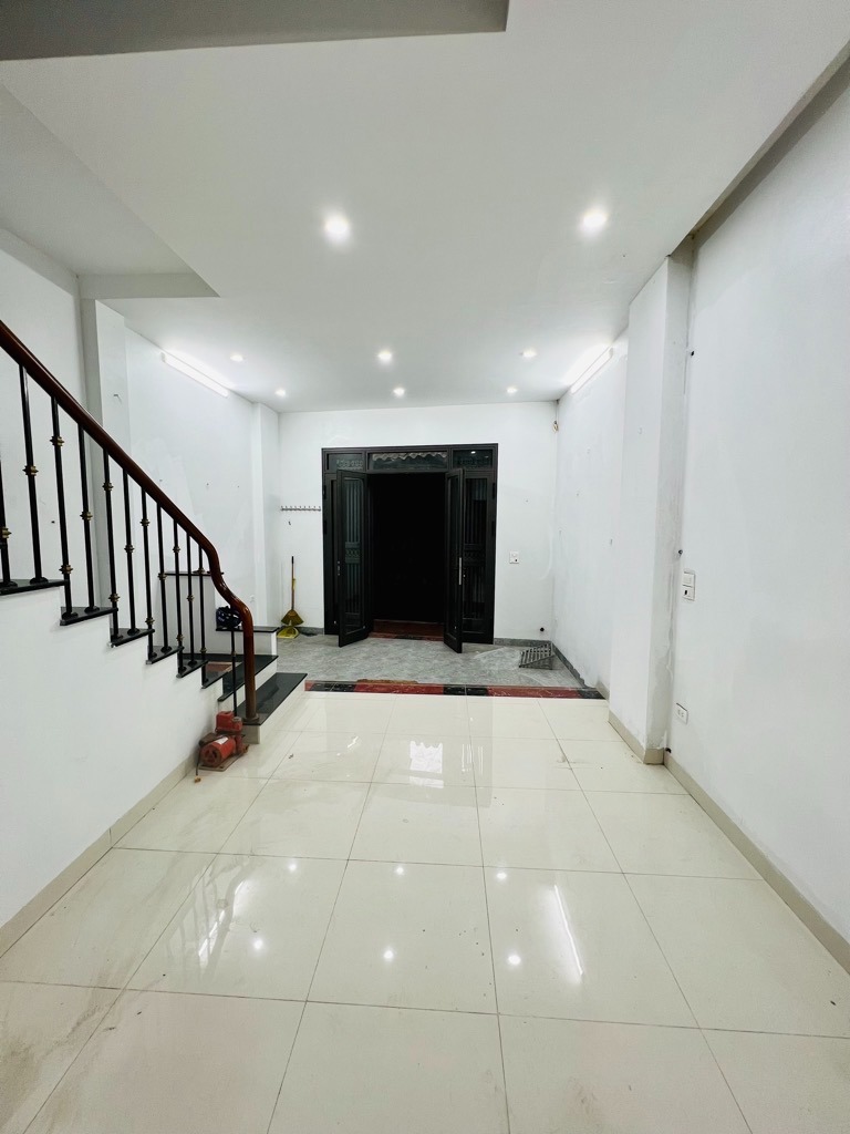 Nhà 4 Tầng, 4 Phòng Ngủ - Giá 8.2 Tỷ - Vị Trí Đắc Địa