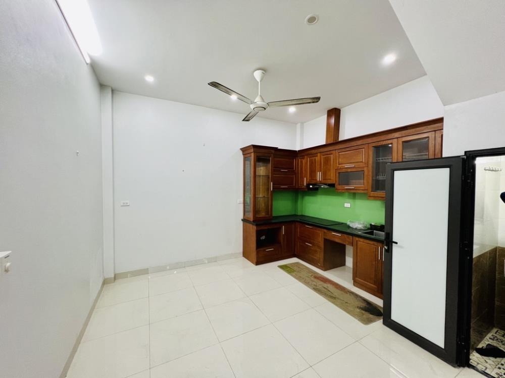Nhà 4 Tầng, 4 Phòng Ngủ - Giá 8.2 Tỷ - Vị Trí Đắc Địa