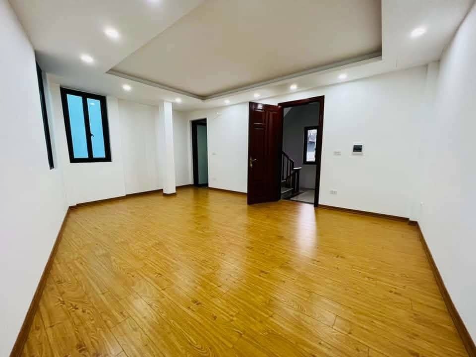 Bán nhà Đống Đa - Đường Láng - Thang Máy - Ô Tô Vào Nhà - 14.6 tỷ