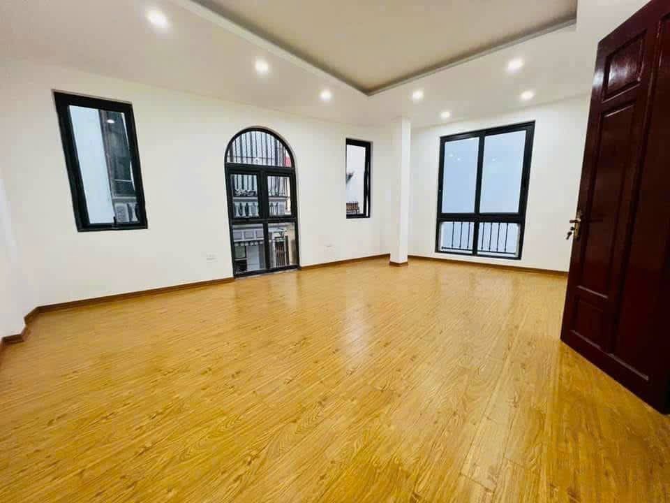 Bán nhà Đống Đa - Đường Láng - Thang Máy - Ô Tô Vào Nhà - 14.6 tỷ