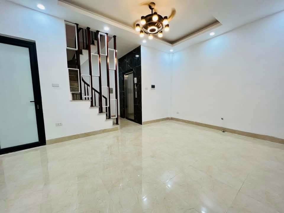 Bán nhà Đống Đa - Đường Láng - Thang Máy - Ô Tô Vào Nhà - 14.6 tỷ
