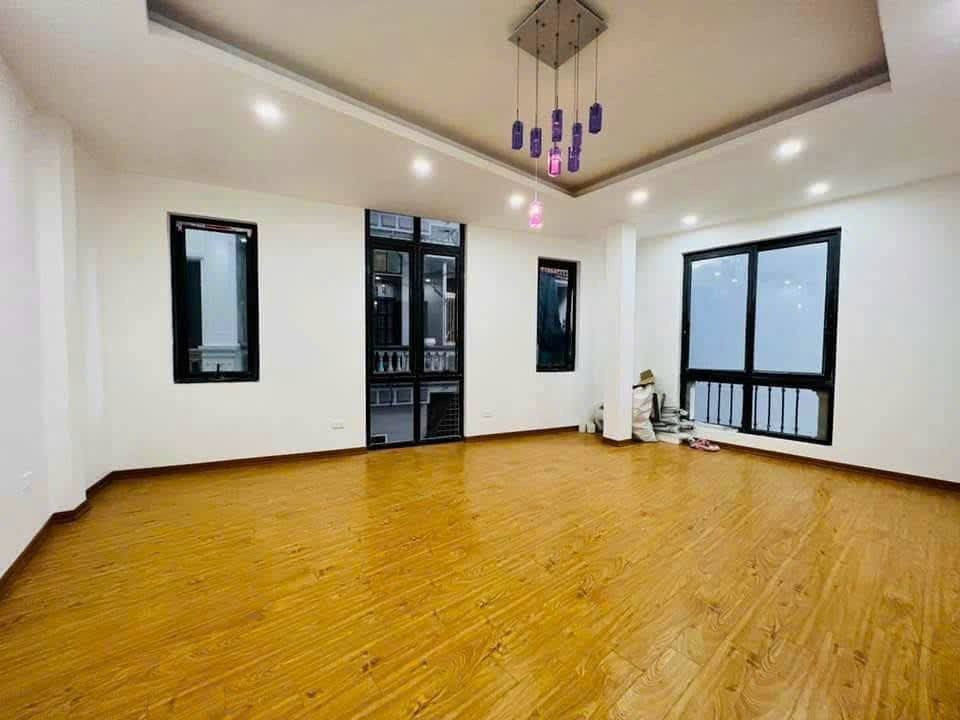 Bán nhà Đống Đa - Đường Láng - Thang Máy - Ô Tô Vào Nhà - 14.6 tỷ