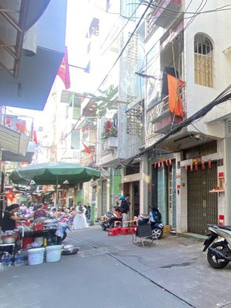 Hẻm Xe Hơi 6m Ngay Cây Vượt: Giá Chỉ 6.85 Tỷ