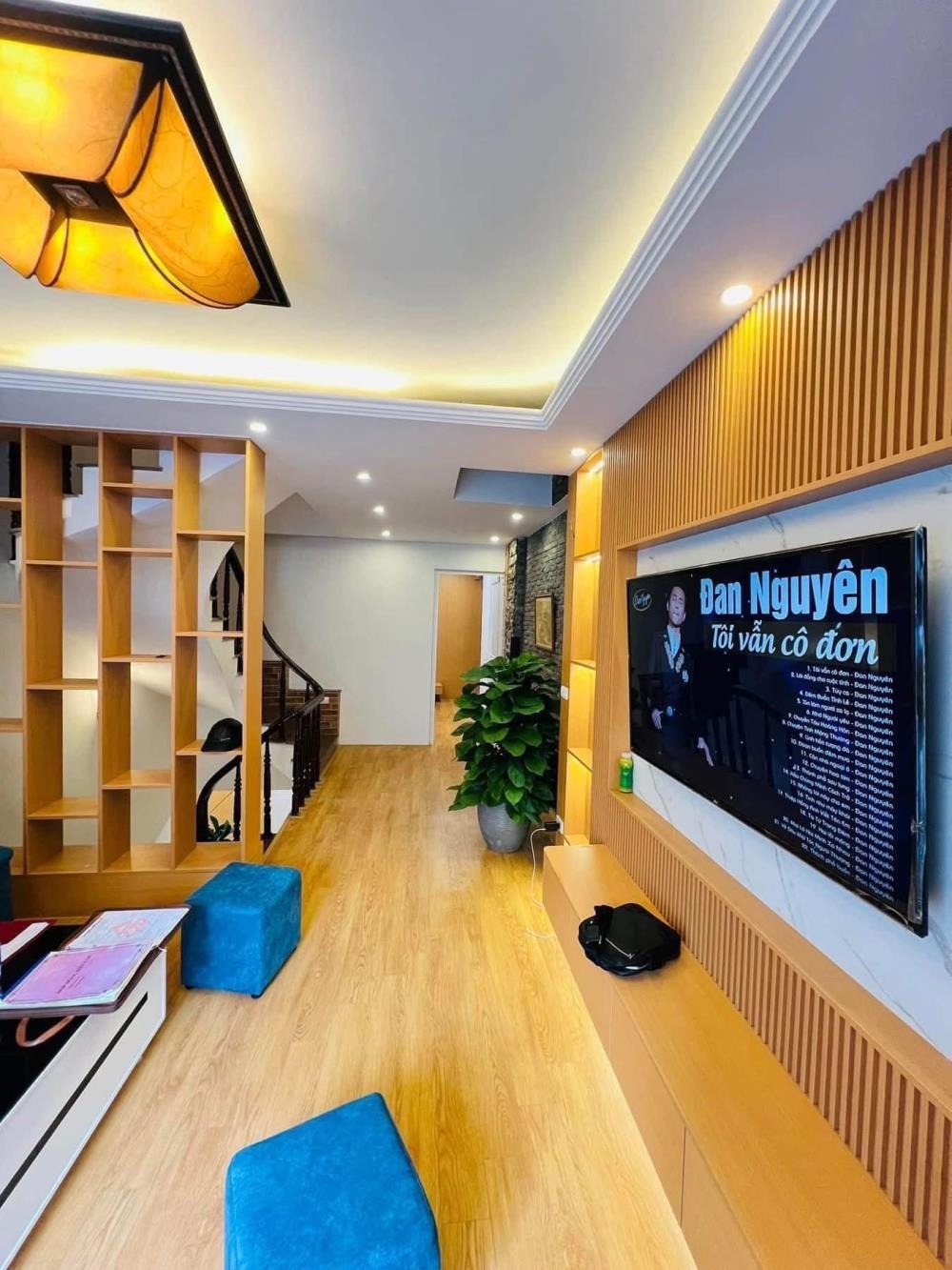 Nhà mới Kim Mã giá 8.6 tỷ - 43m2, 5 tầng, ngõ thoáng