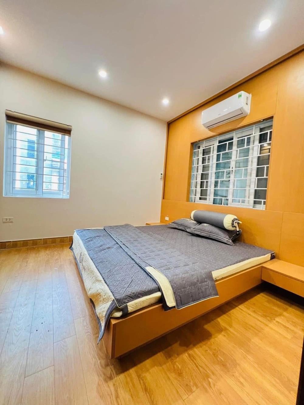 Nhà mới Kim Mã giá 8.6 tỷ - 43m2, 5 tầng, ngõ thoáng