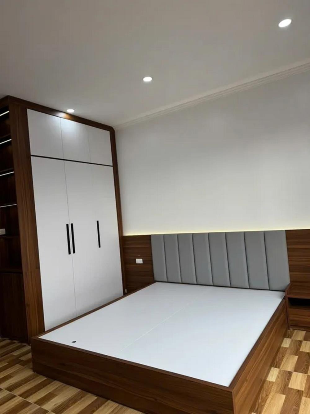 Bán nhà Ngọa Long, Bắc Từ Liêm: Ô tô đỗ cổng, 6 tầng thang máy, giá tốt