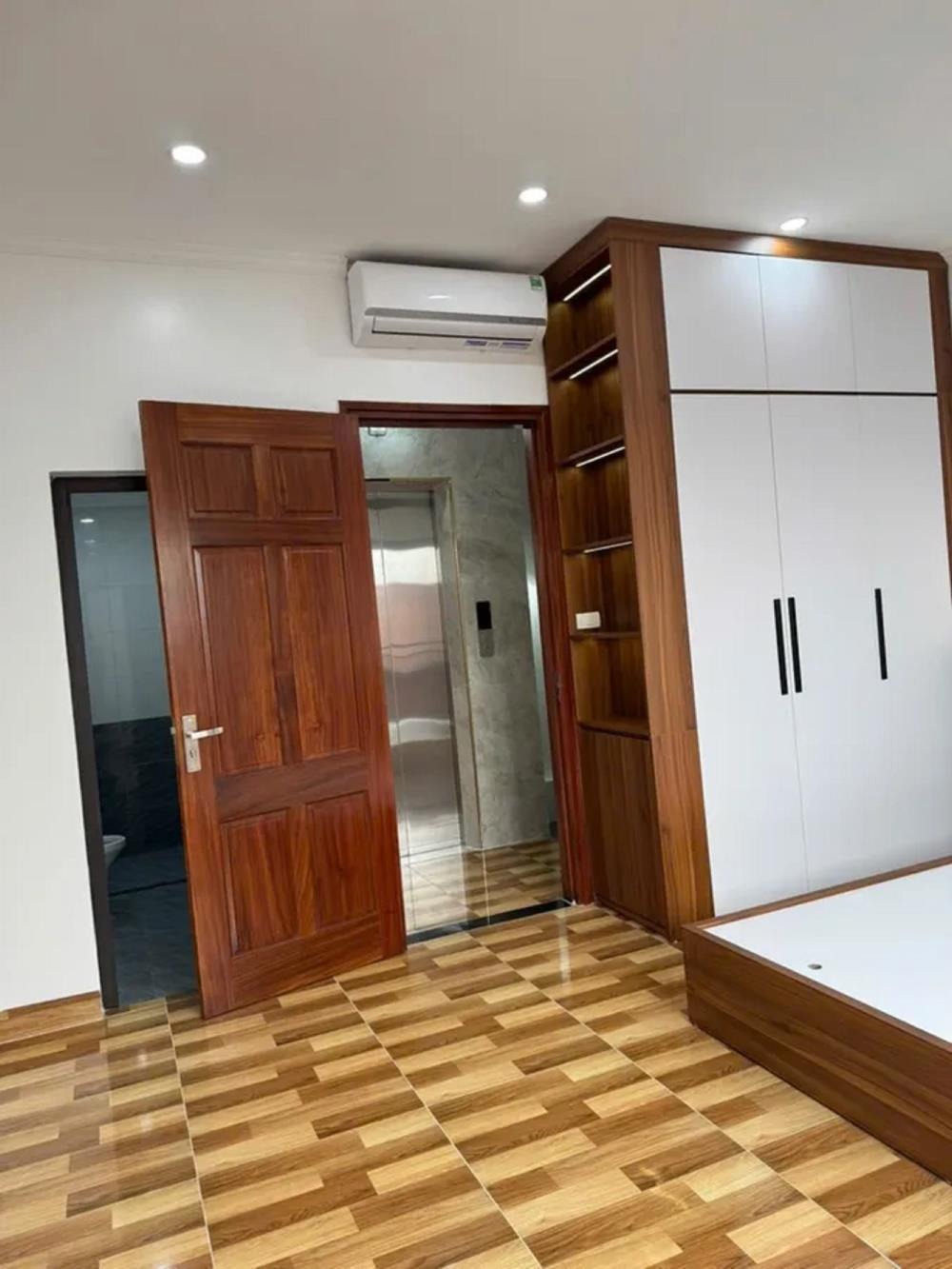 Bán nhà Ngọa Long, Bắc Từ Liêm: Ô tô đỗ cổng, 6 tầng thang máy, giá tốt