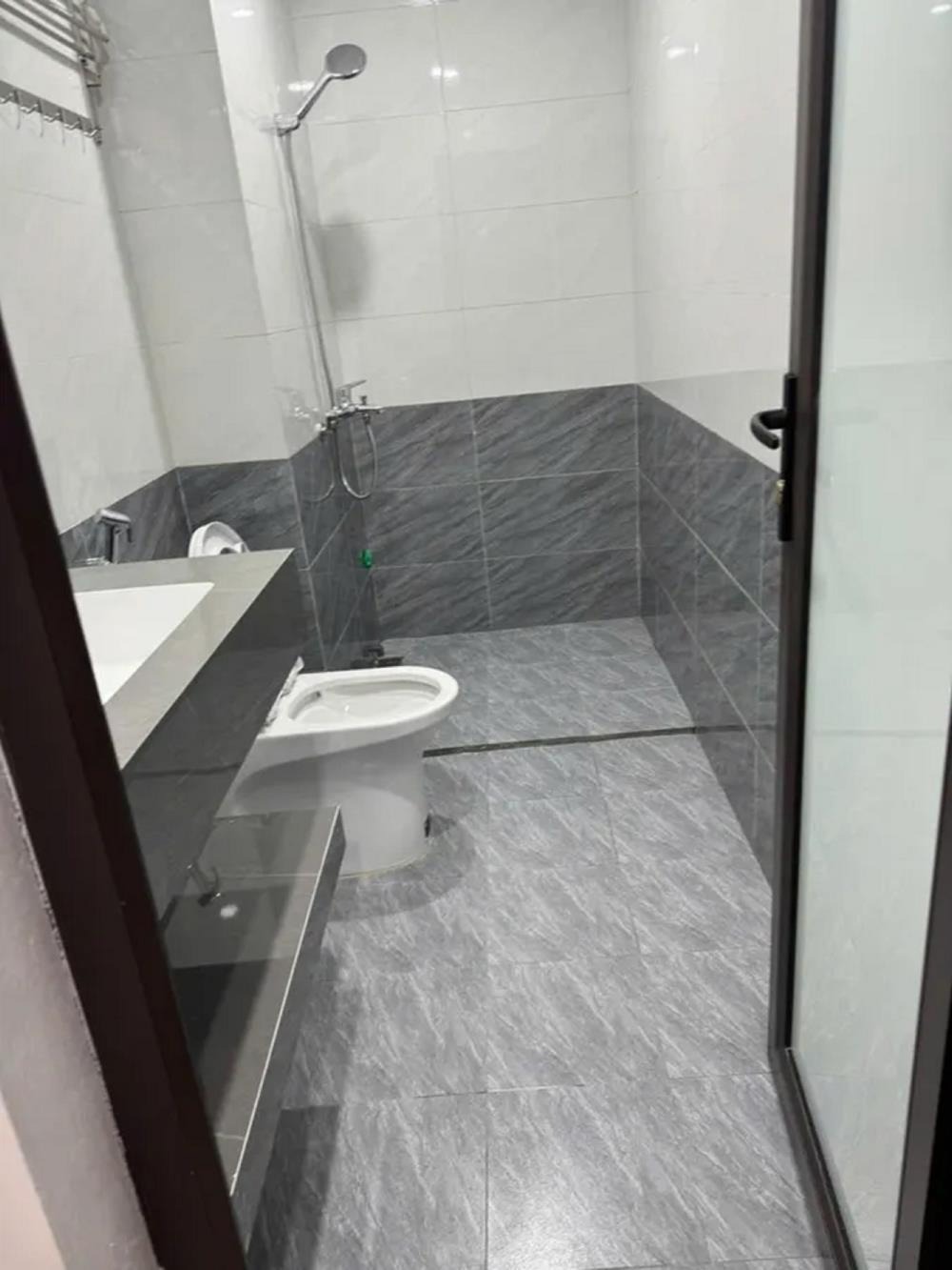 Bán nhà Ngọa Long, Bắc Từ Liêm: Ô tô đỗ cổng, 6 tầng thang máy, giá tốt